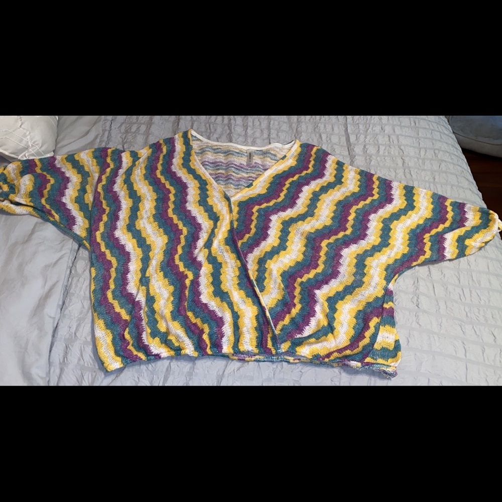Quarter sleeve sweater